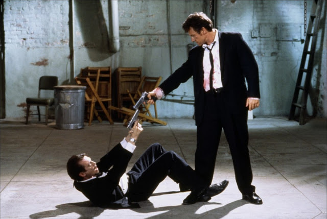 "¿Por qué tengo que ser yo el señor Rosa?": el Sr. Blanco [Harvey Keitel] y el Sr. Rosa [Steve Buscemi], entre flashbacks en Reservoir Dogs [1992], de Quentin Tarantino.
