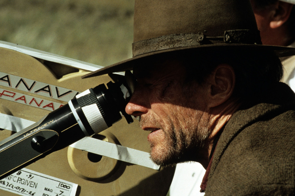 Clint Eastwood dirigiendo "Unforgiven" en 1991. La película ganó 4 premios Oscar entre los que se cuentan, Mejor Película y Mejor Director.