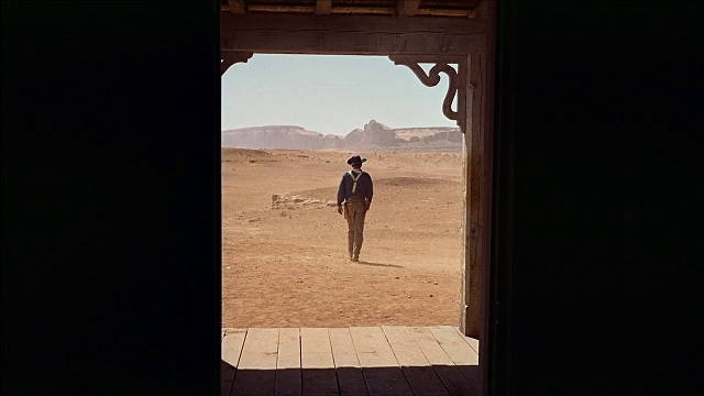 En Centauros en el desierto [1956], John Ford utilizó el espacio fuera de campo para crear suspenso y desafiar las convenciones del western.